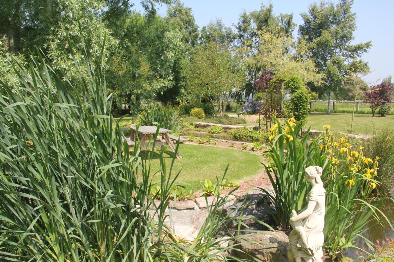 Logis Du Grand Pin Leilighet Saint-Martin-des-Entrées Eksteriør bilde