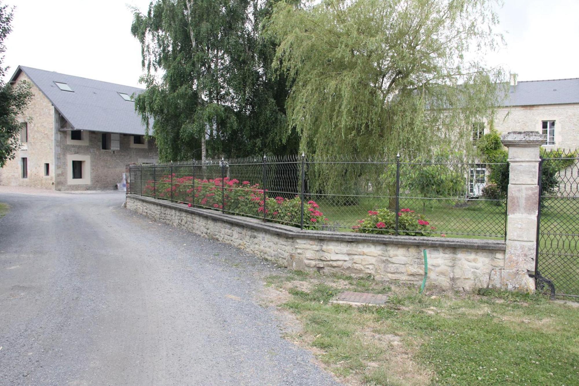 Logis Du Grand Pin Leilighet Saint-Martin-des-Entrées Eksteriør bilde